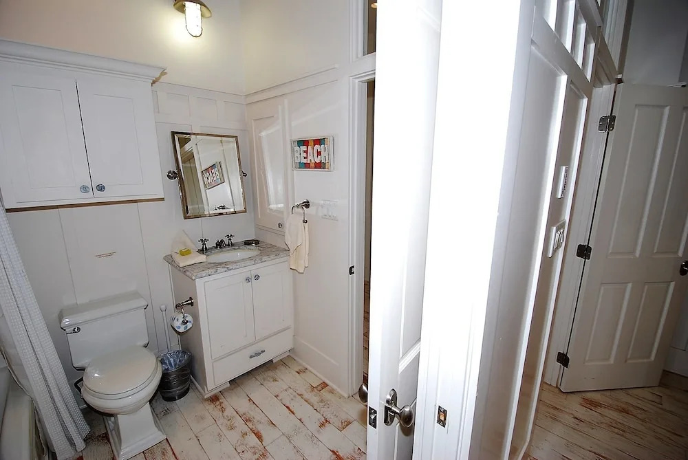 Bella Casa - Private House With Hot Tub 4 Bedroom Home by RedAwning