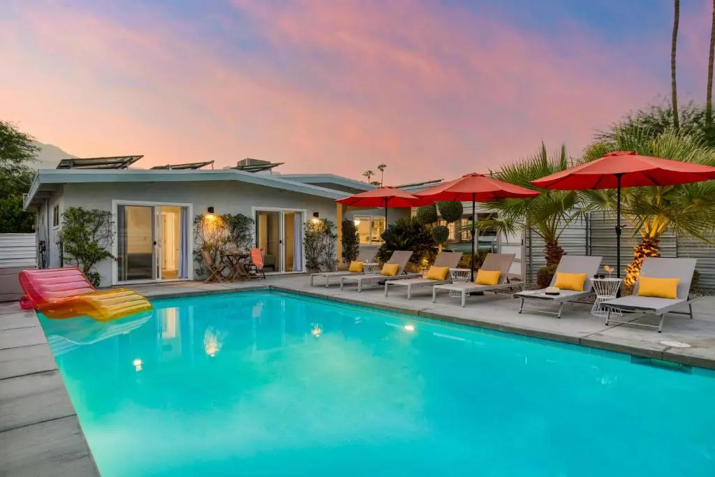 Lloyd by AvantStay Palm Spring Paradise w Pool Large Yard Table Tennis Permit3779