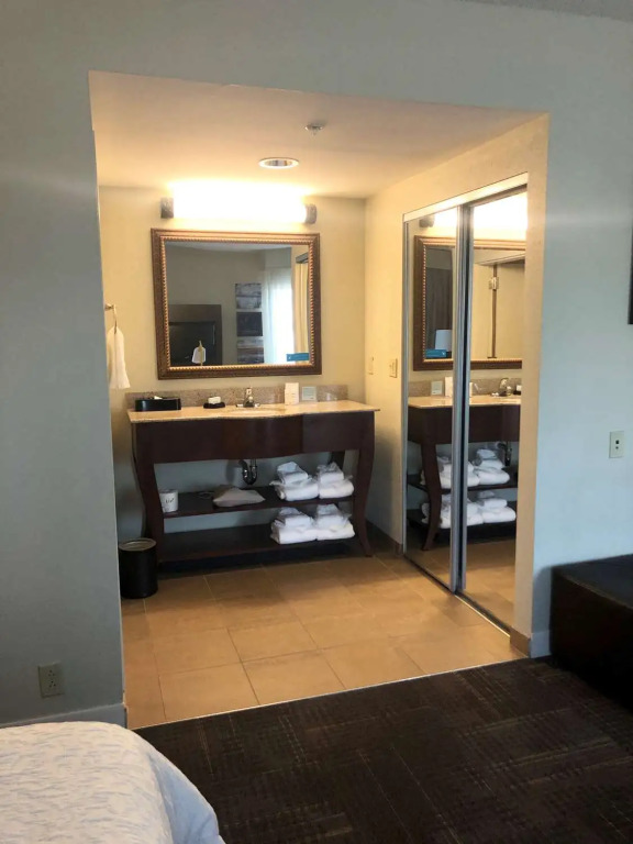 Hampton Inn & Suites Norfolk-Airport