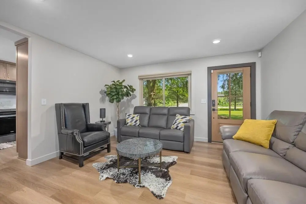 The Pines-pets,across From Ivy Center EC, Town!