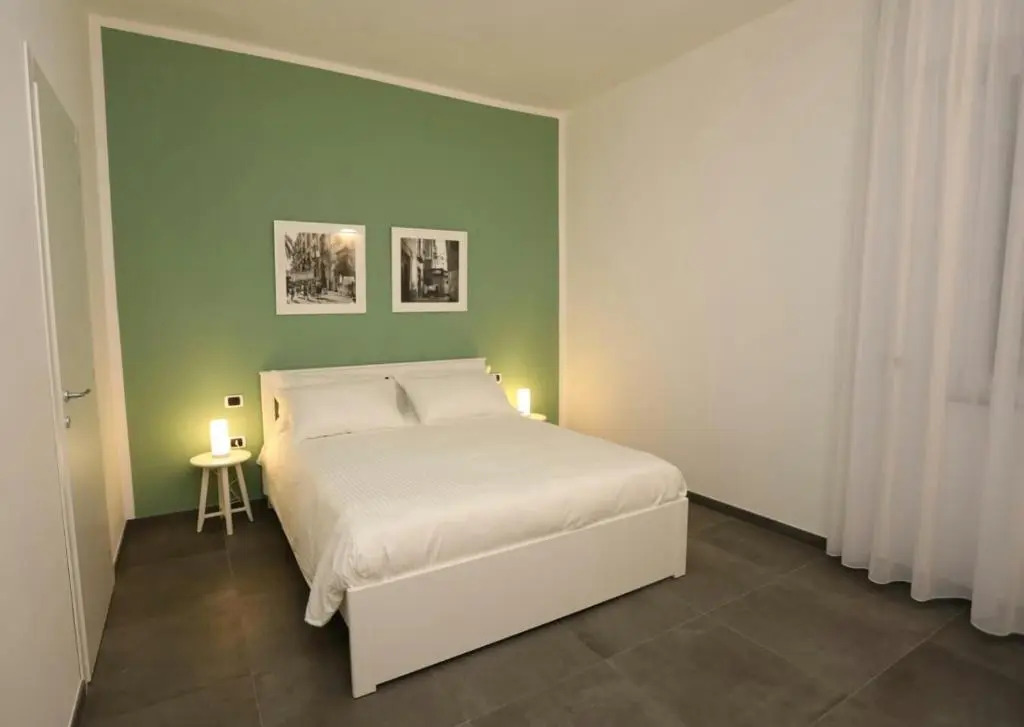 Delia Rooms & Gallery
