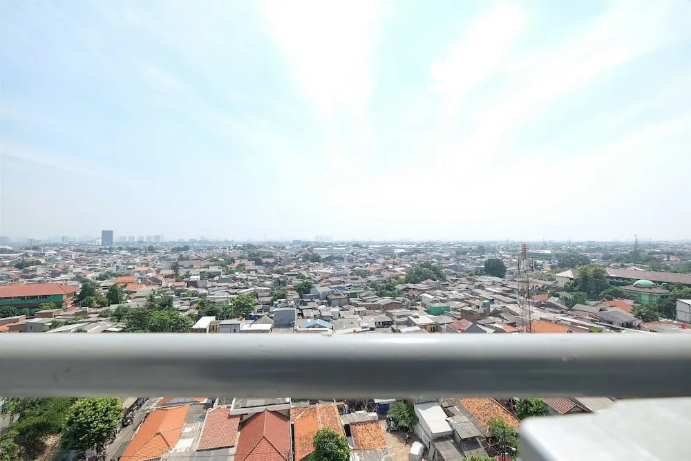 Compact Bassura City Apartment near Jatinegara