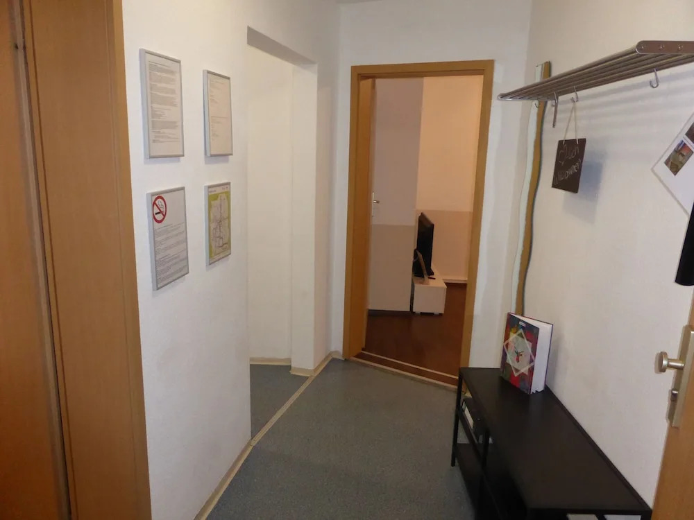 Ferienwohnung Friedrich Schiller, 2 Schlafzimmer, Balkon,kostenloses WiFi, nähe Zentrum