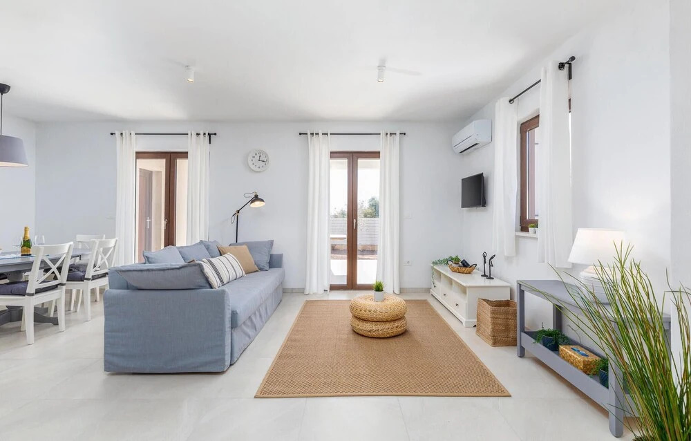 Awesome Home In Betiga