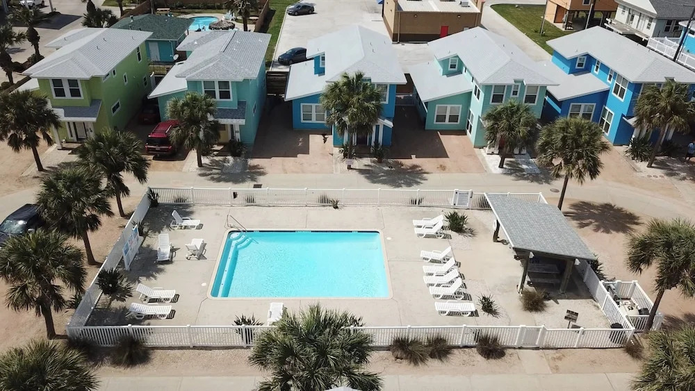 23 Royal Palms 3 Bedrooms 3.5 Bathrooms Townhouse