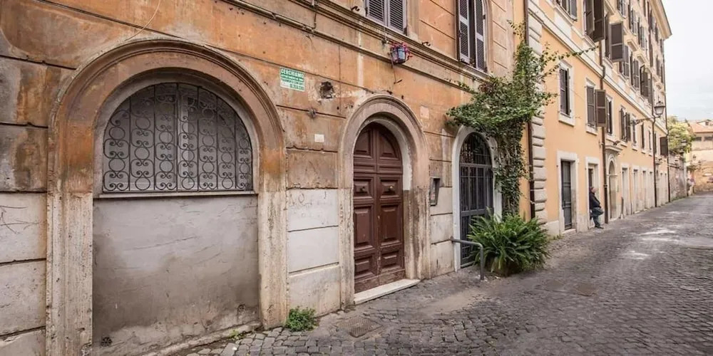 Trastevere budget studio