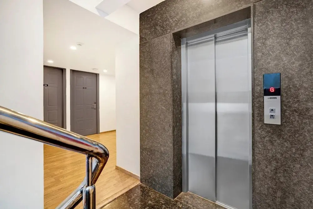 Hotel Woodland Suites Near Delhi Airport