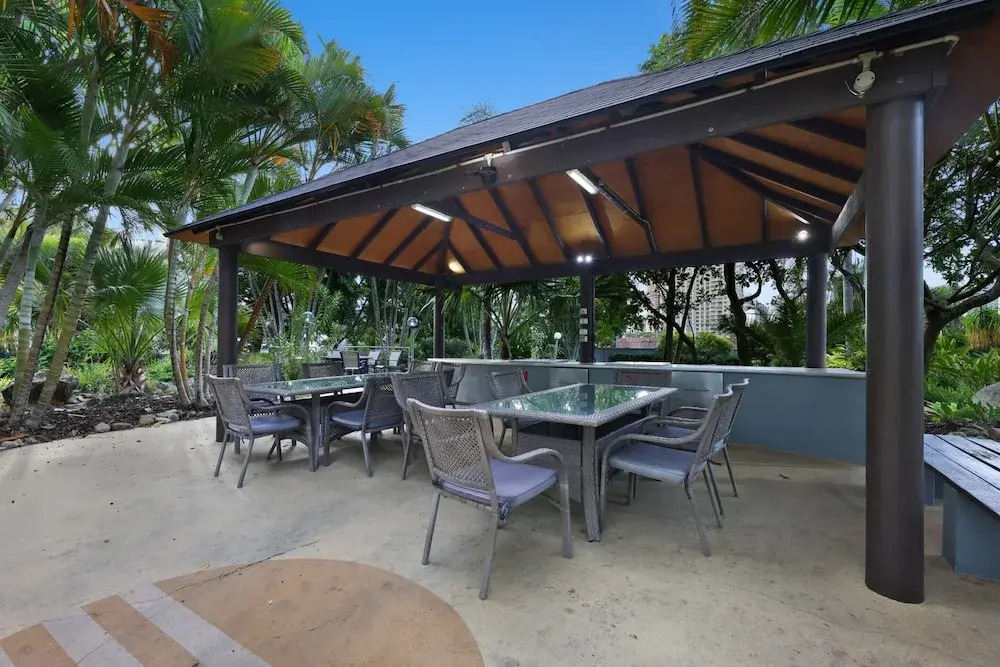 Ocean View 2-bed With Pool, Tennis Court & BBQ