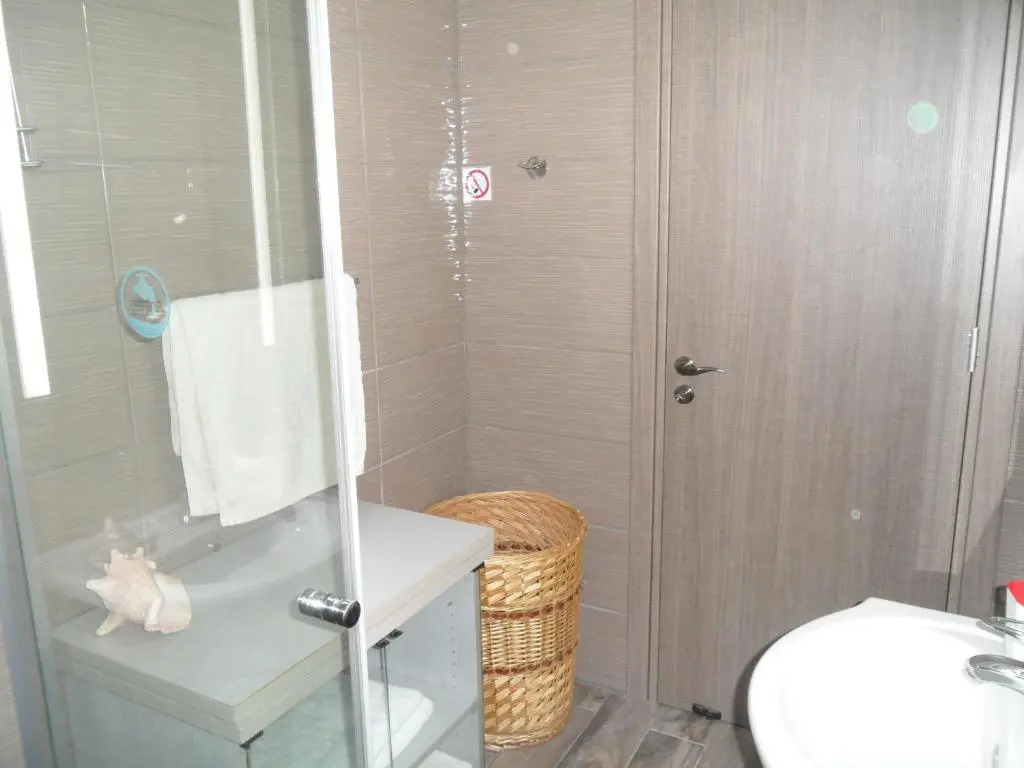 SUNSHINE APTS, TWO BEDROOM , FREE INTERNET, No 3