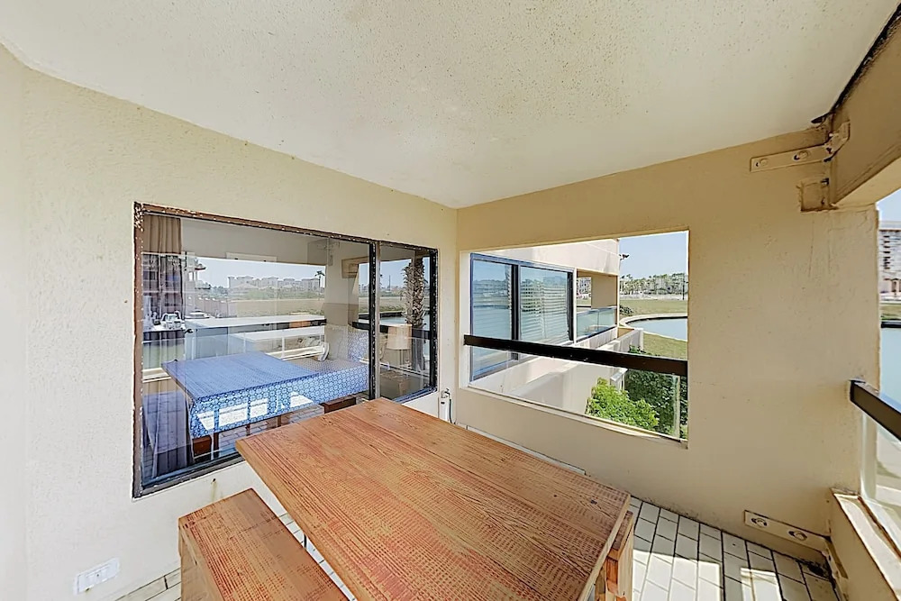 Landfall Tower W/ Balcony, Pool & Boat Slips 1 Bedroom Condo
