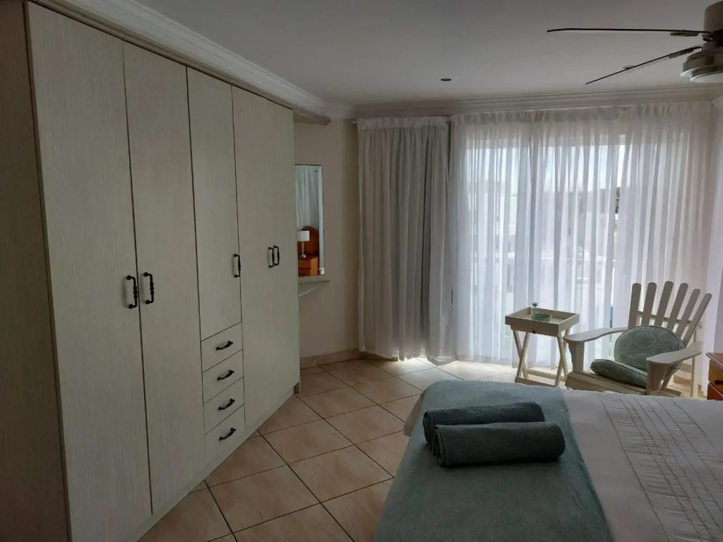 Lovely 2 bedrooms, 2 bathrooms Flat with sea view.