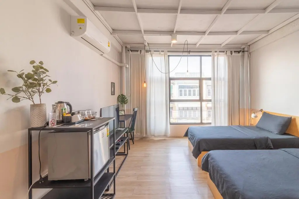 Beige Poshtels + Netflix