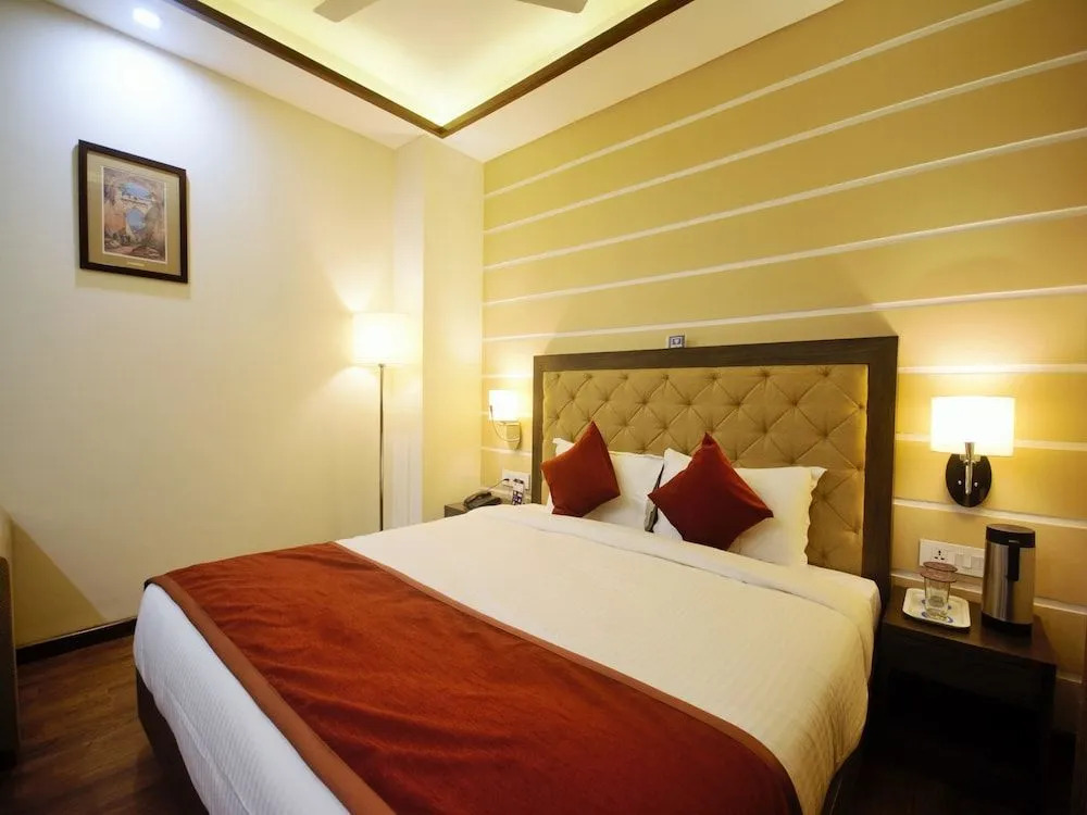 OYO 3763 Naeeka Hotel