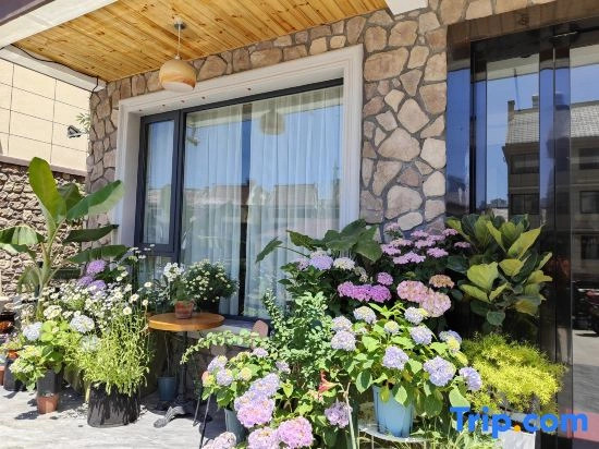 Qiandao Lake Windy House B&B