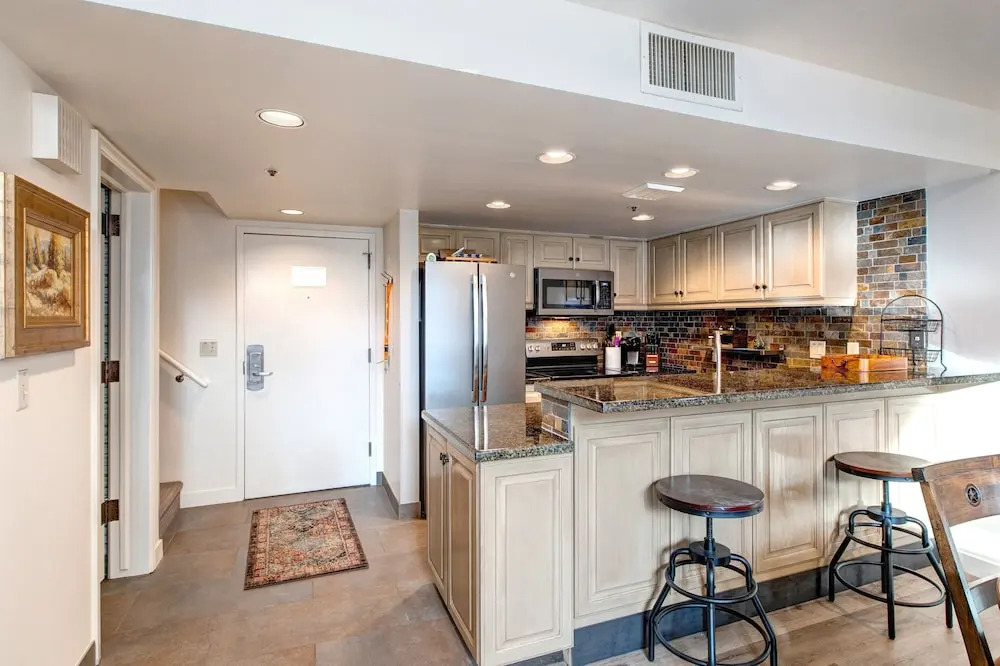 Slope-side 3br At Mt. Ge, Next To Chairlift 3 Bedroom Condo