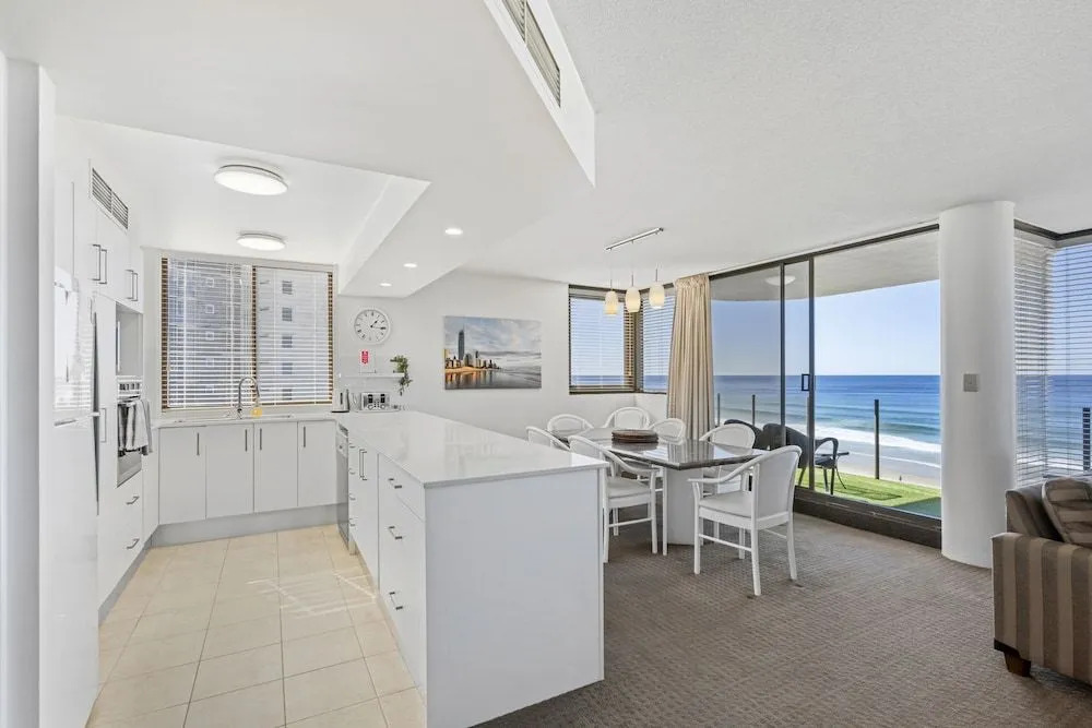 Premiere Apartments -HR Surfers Paradise
