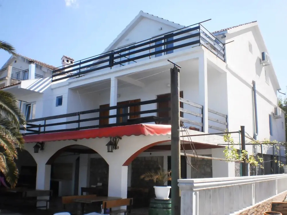 Apartments Odzic