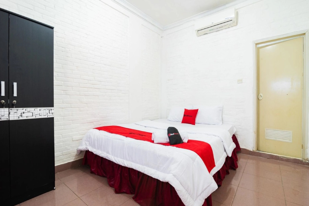 RedDoorz near Universitas Pamulang