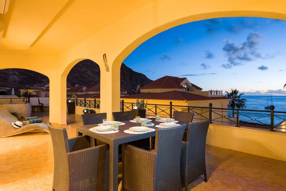 TROPICAL VILLA! Sea Front Terrace!