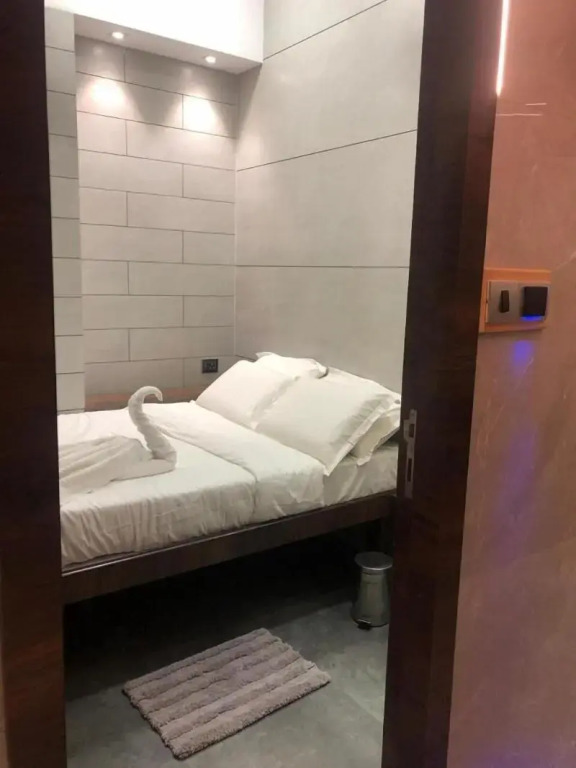 Hotel Rooms Dadar near Station