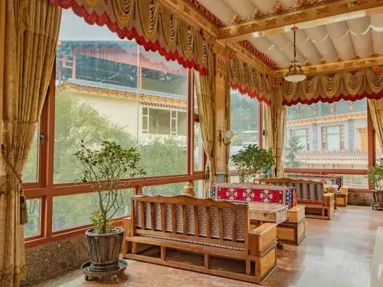 Villafound Shangri-La Womasto Resort