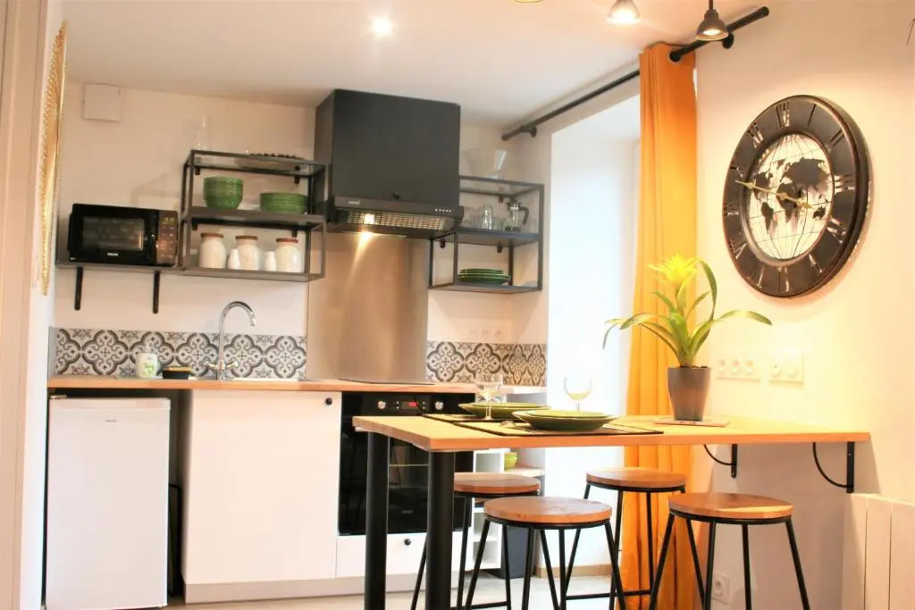 Superbe studio entre le port et le centre ville - LIT KING-SIZE, WiFi & NETFLIX gratuit