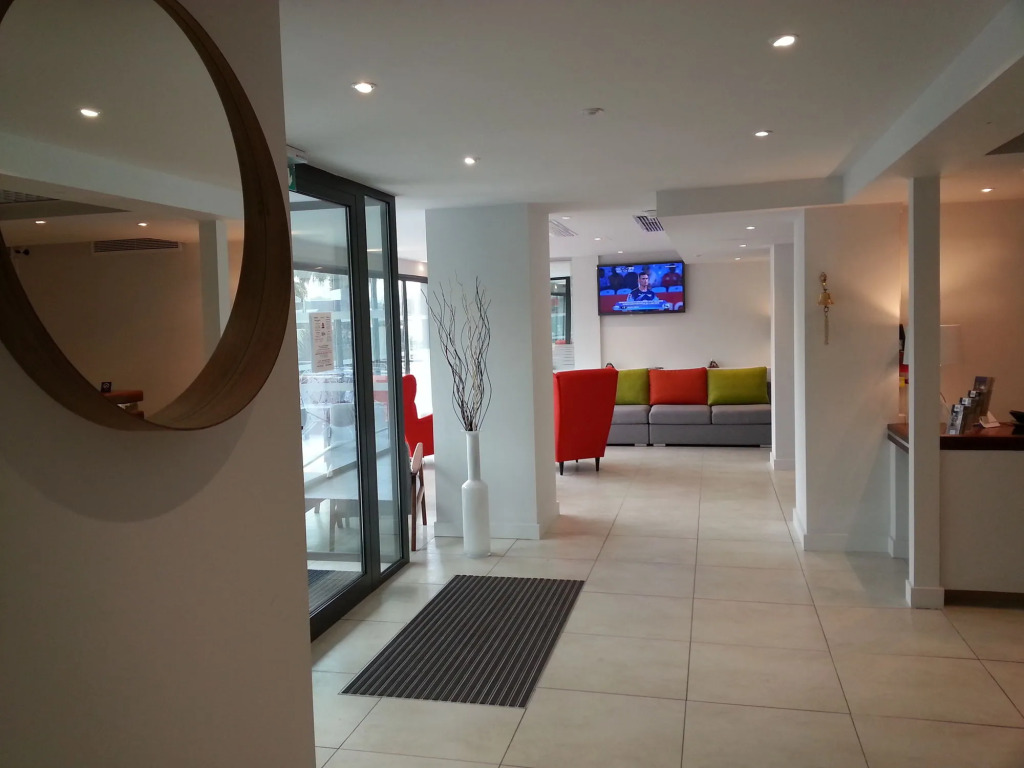 Brit Hotel Porte dEspagne