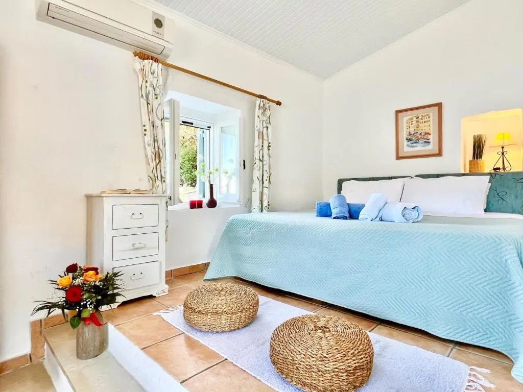 Apraos Beachfront Studio by DadoVillas