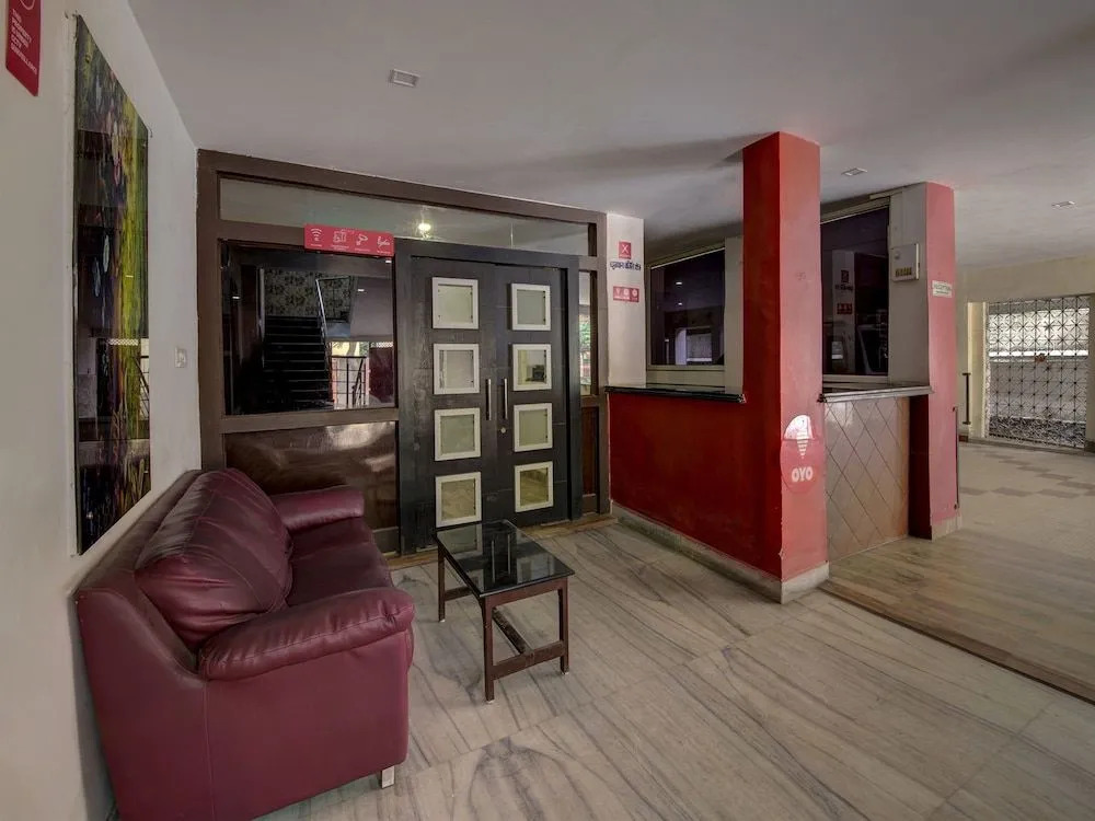 OYO 8976 Hotel Park Street 2