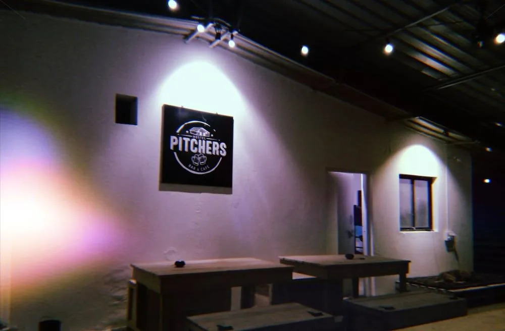 Hostel Pitchers