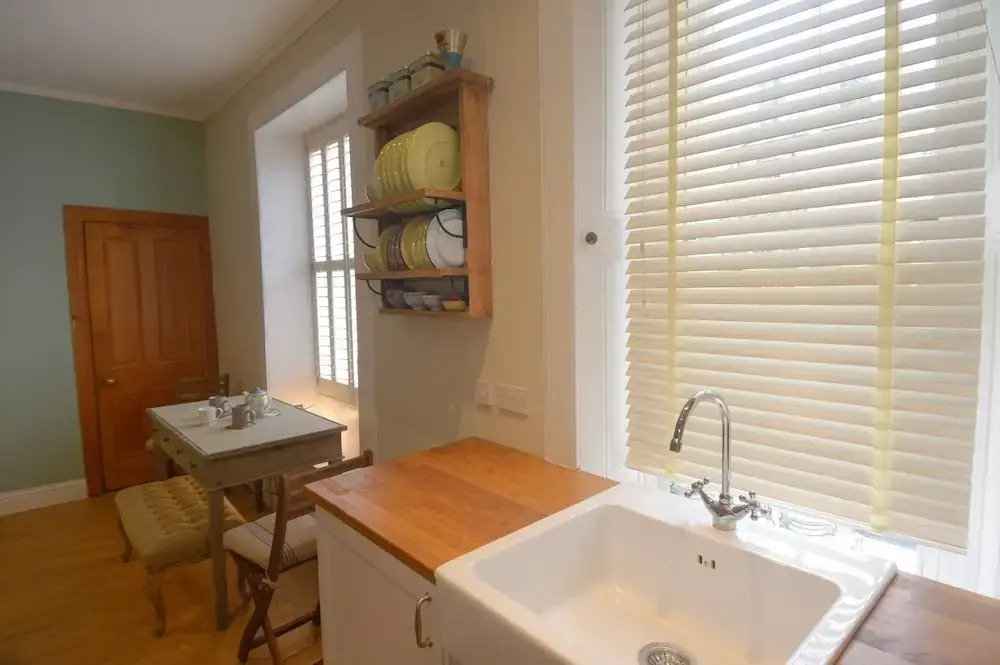 398 Avondale Place Apartment
