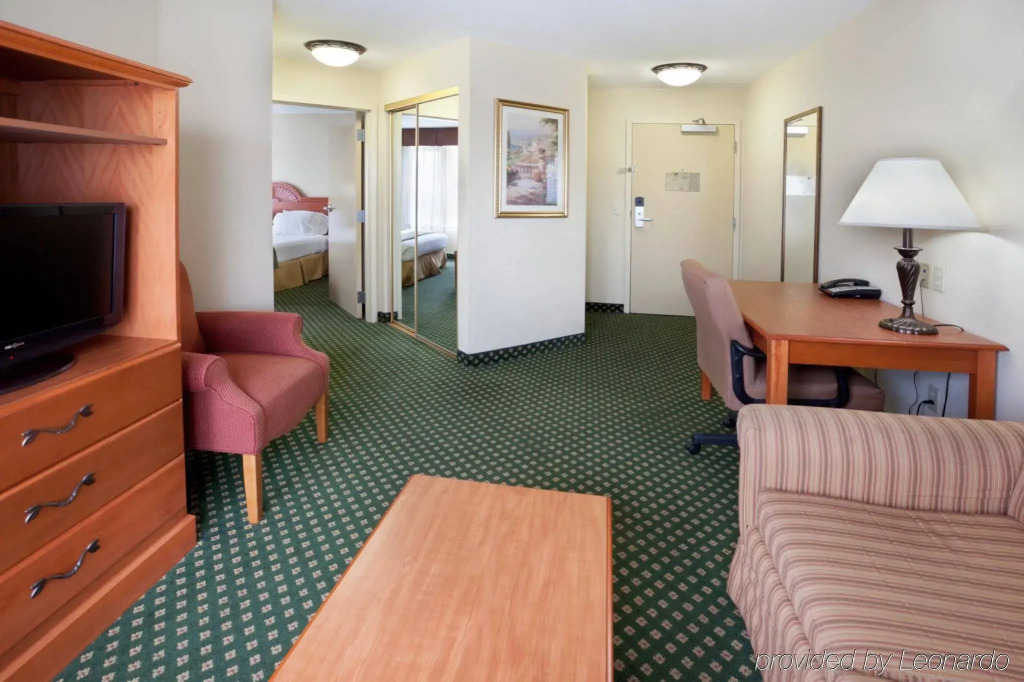 Holiday Inn Express® Windsor Sonoma Wine Country by IHG
