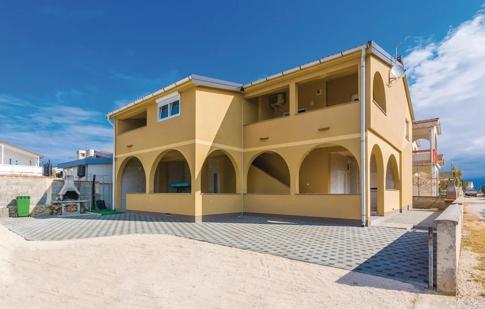 Beautiful Apartment in Vir With 2 Bedrooms and Wifi