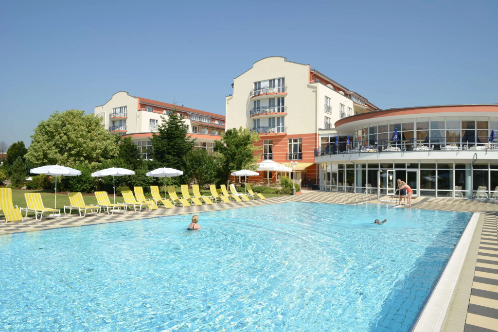 The Monarch Hotel