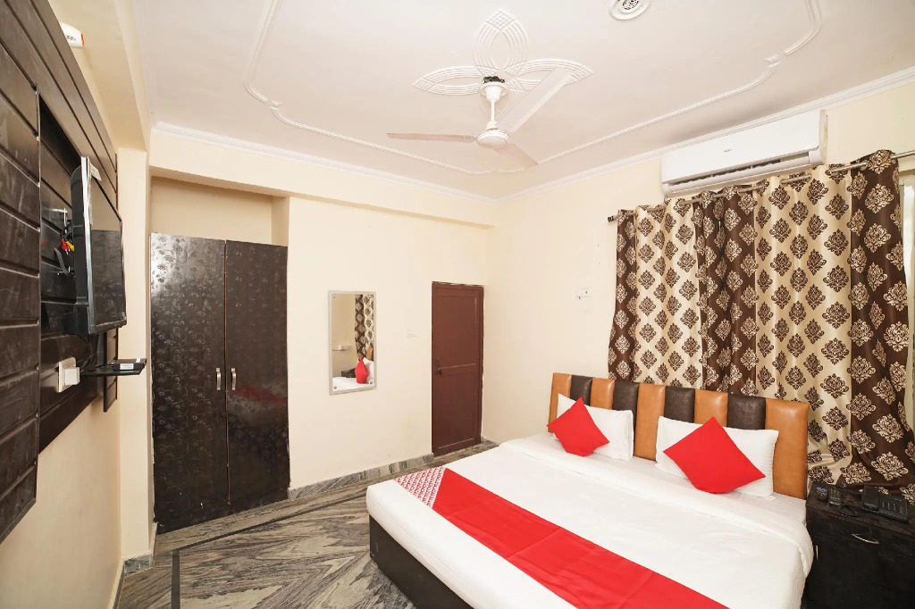 OYO 30480 Hotel Mohan Palace