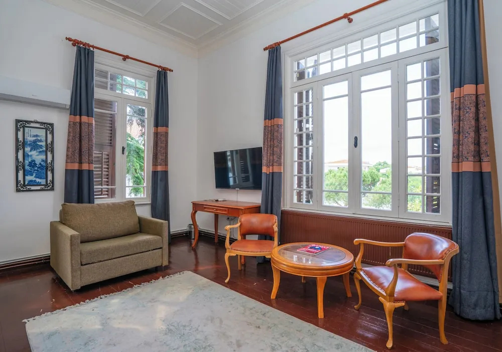Laden Palas Princes Island Historical Mansion