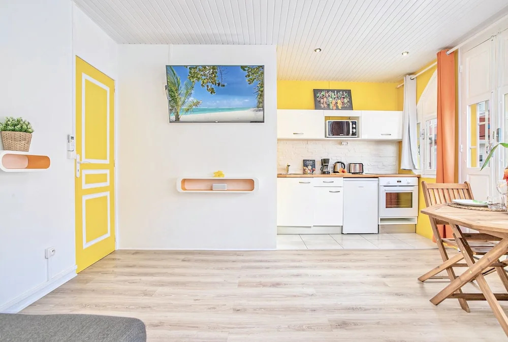Foyal Suites
