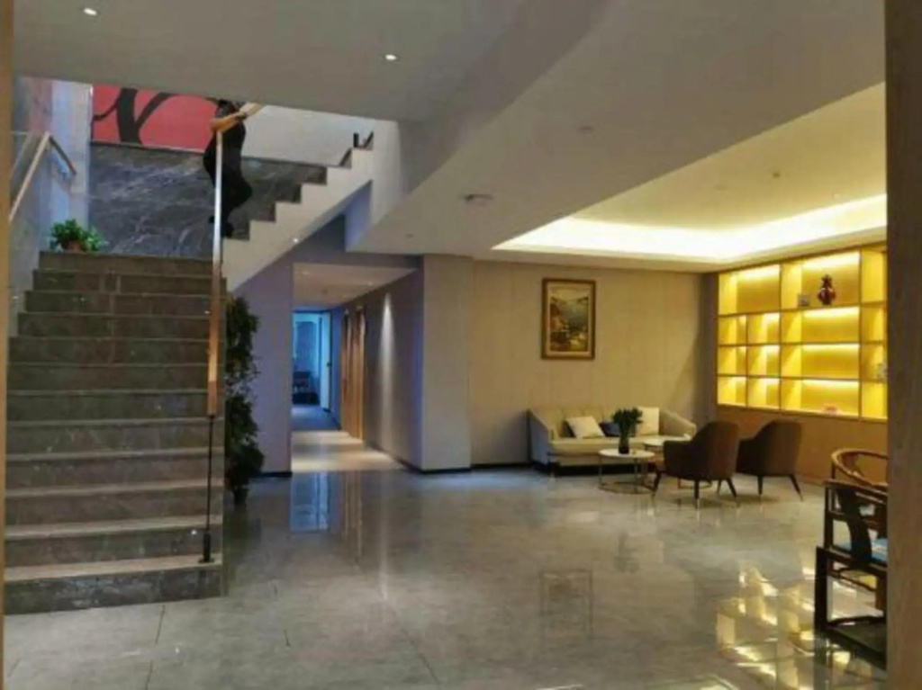 Ziding Longsheng Hotel (Zhengzhou Zijingshan Subway Station Branch)