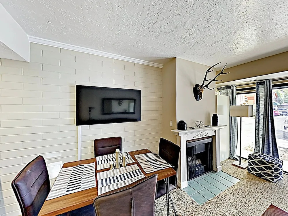 New Listing! Cozy Getaway W/ Hot Tub, Near Slopes 2 Bedroom Condo