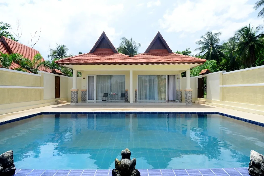 IStana Pool Villas & Spa