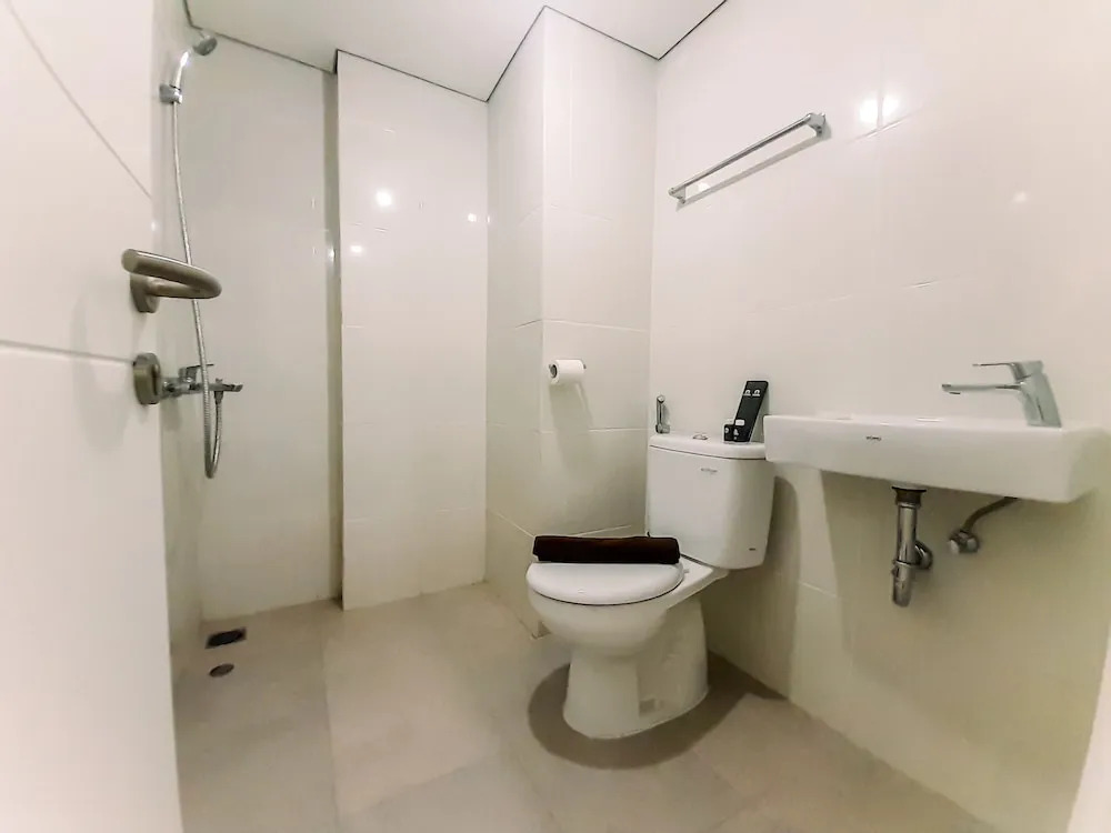 Cozy Studio Room At Barsa City Apartment