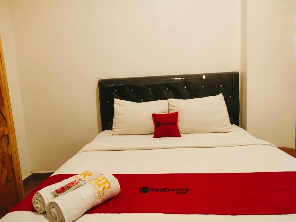 RedDoorz At Sukomanunggal Surabaya