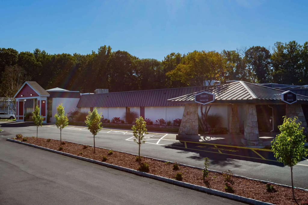 Ramada by Wyndham Hartford North - Bradley Airport