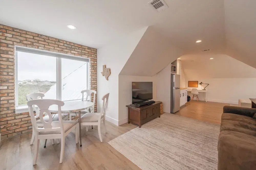 Scarlet Ridge Retreat - Near Wineries & DT Austin!