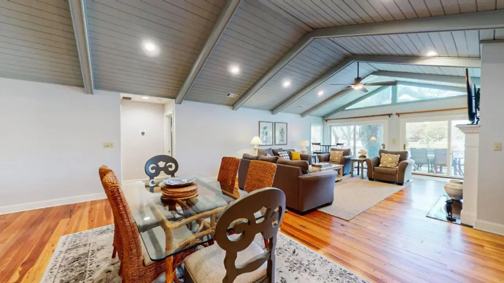 15 Promontory Ct