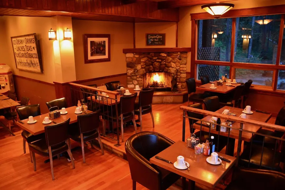 Johnston Canyon Lodge & Bungalows