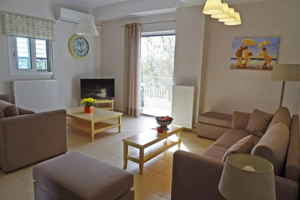 New, modern, bright and independent apartment 83 m2, with garden, 5min to the beach and the city center