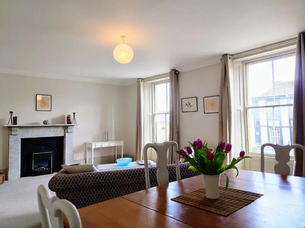Charming 2 bed apartment in the centre of Burford