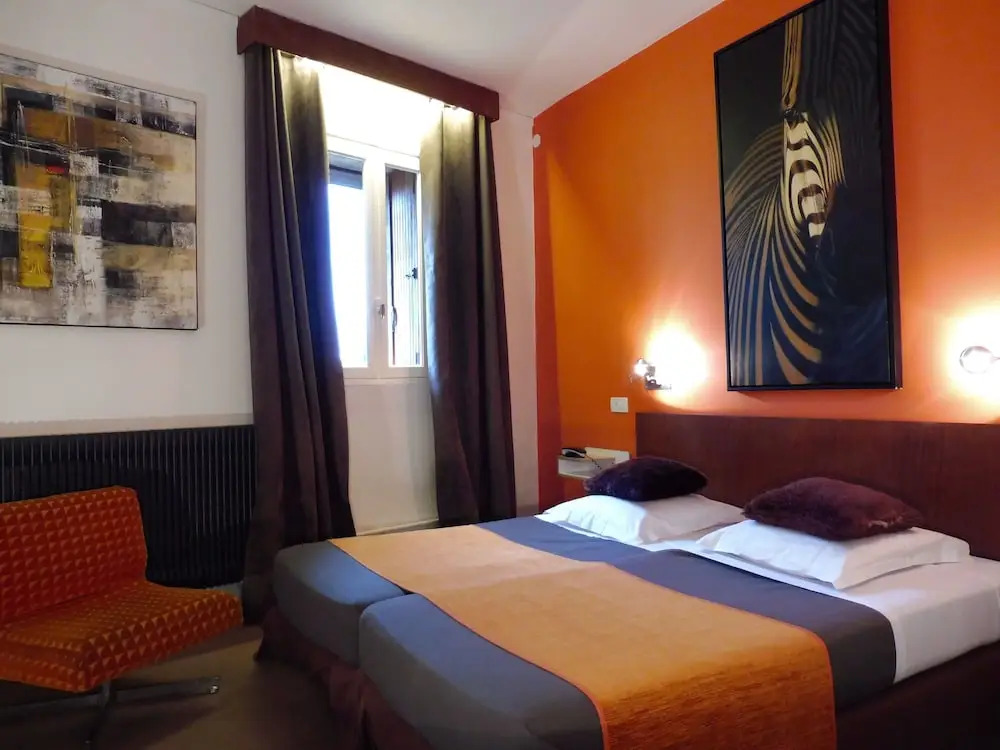Cube Hotel