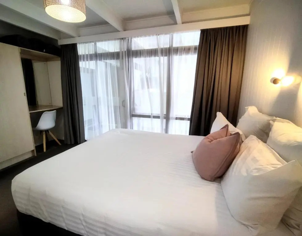 Whispering Sands Beachfront Motel